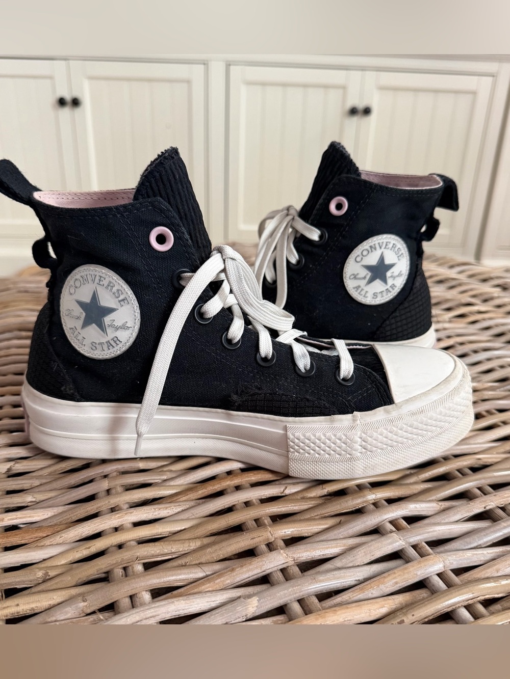 Converse - Women's High Top Platform Chuck Taylor - Black - sz 6.5